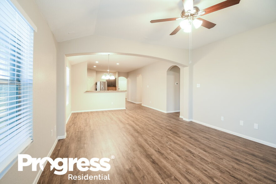 Building Photo - 135 Tonkawa Canyon Dr
