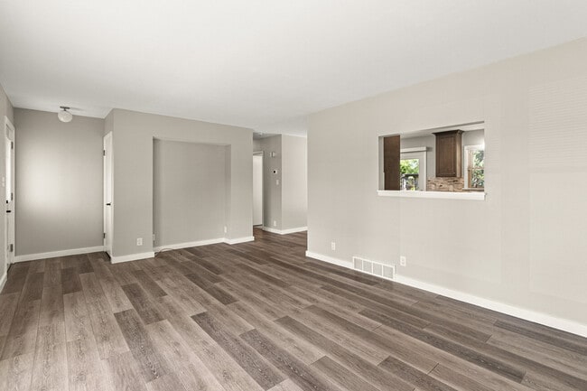 Building Photo - N58W18330 Juniper Ln