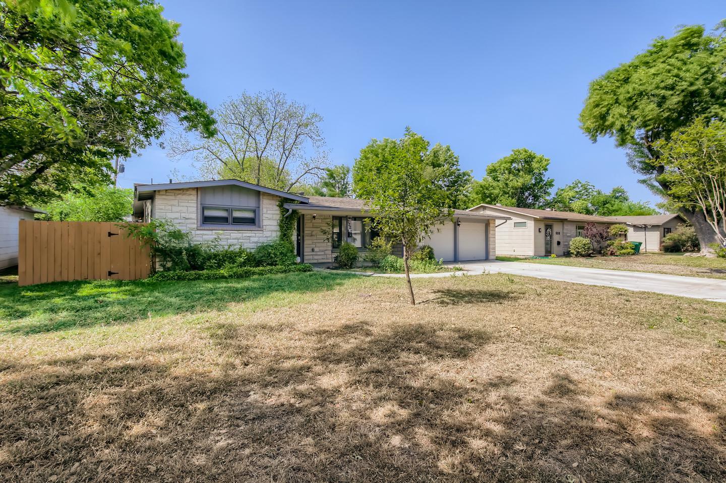 Building Photo - Beautifully updated Northwood home near Northridge Park