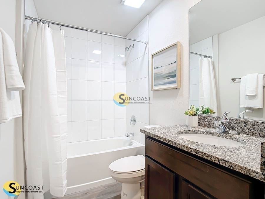 Building Photo - 11 Roxton Ln