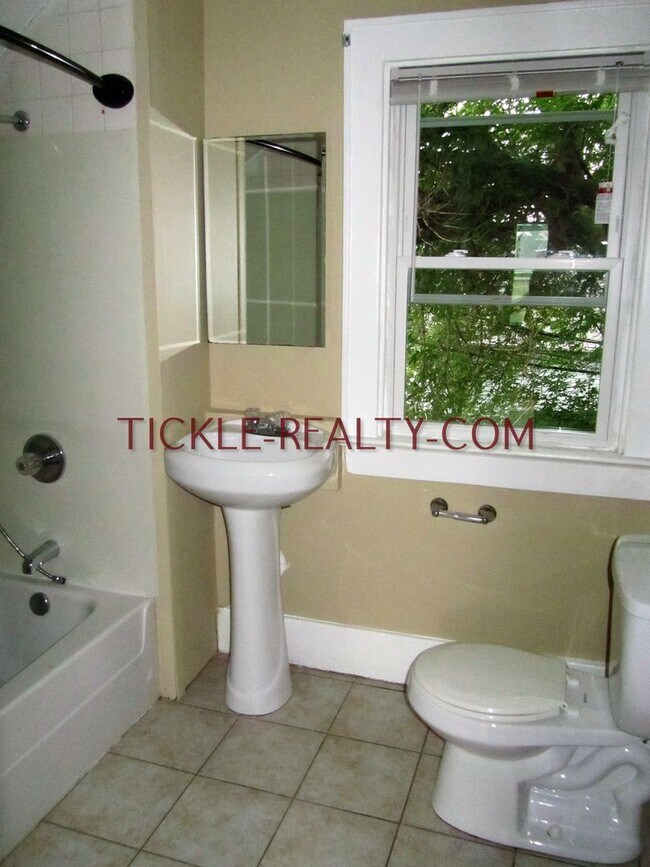 Building Photo - 48 Henrietta St