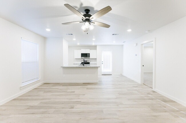 Building Photo - 6313 Volney Ave