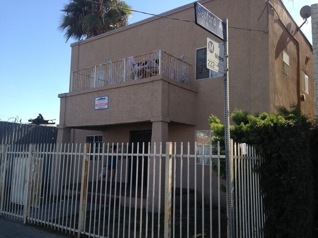 Building Photo - 1010 E Anaheim St