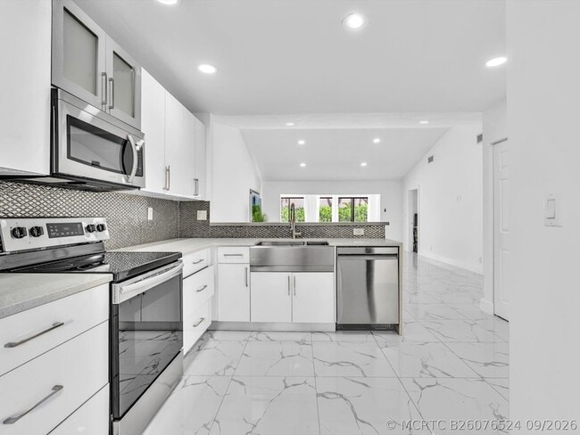 Building Photo - 21578 Altamira Ave