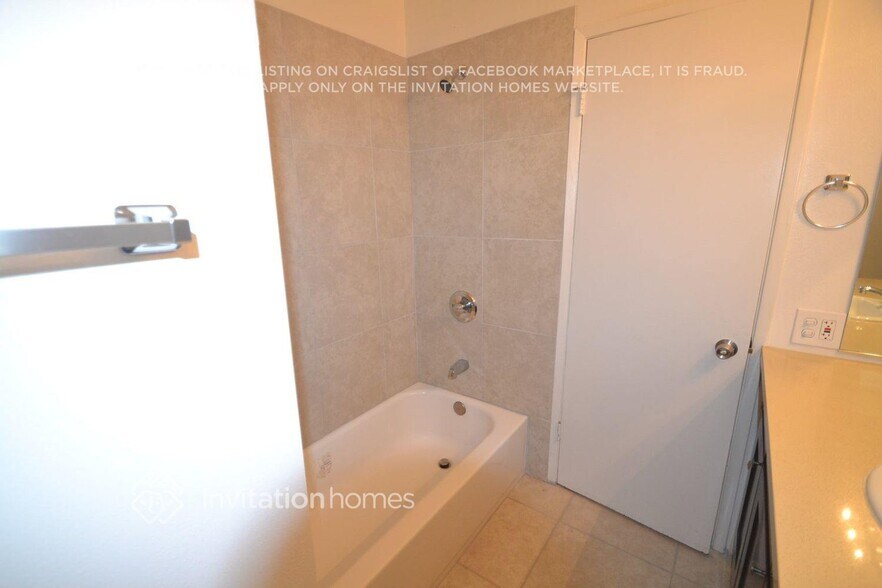 Building Photo - 10544 Densmore Ave