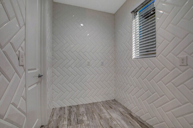 Building Photo - 6005 Andezano Dr