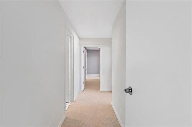 Building Photo - 2575 Peachtree Rd NE