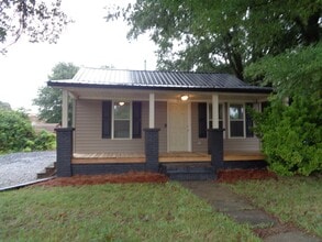 Building Photo - 212 Orr St