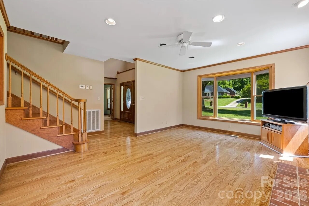 Building Photo - 3010 Eaker Dr