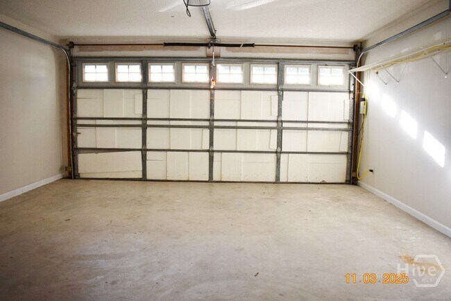 Building Photo - 10 Piper's Pond Ln