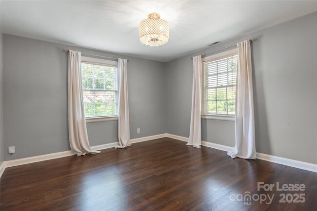 Building Photo - 107 S Laurel Ave