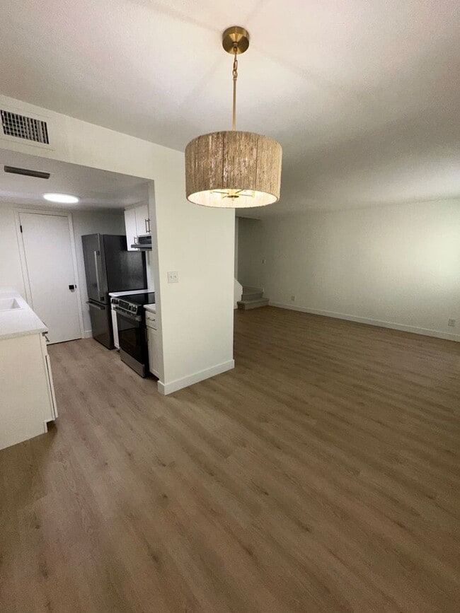 Building Photo - FABULOUSLY REMODELED SCOTTSDALE CONDO