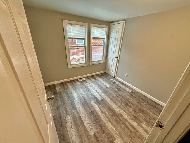 Building Photo - 3 Bed 1 Bath - Single family house, Taylor-Berry Neighborhood