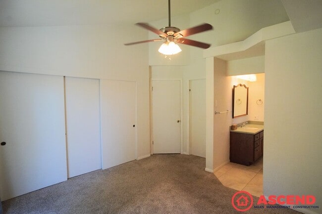 Building Photo - Remarkable Home Near Old River and White Ln!