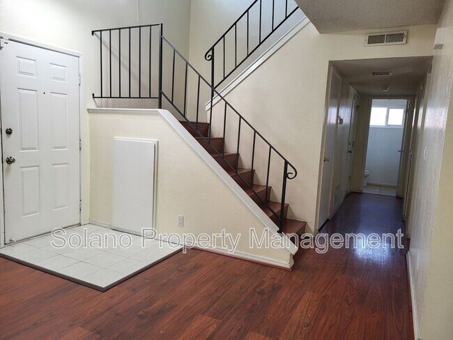 Building Photo - 125 Serpentine Dr