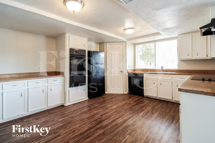 Building Photo - 11111 Sageorchard Cir