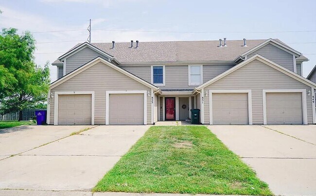 Building Photo - 853 E 167th Ct