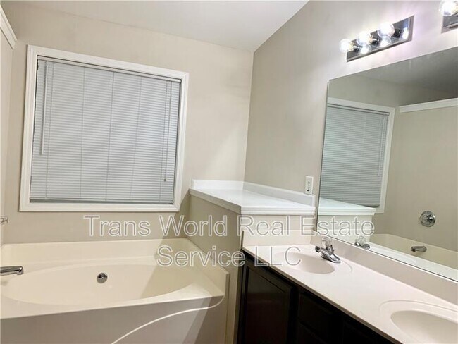 Building Photo - 2534 Winslow Ridge Dr NE