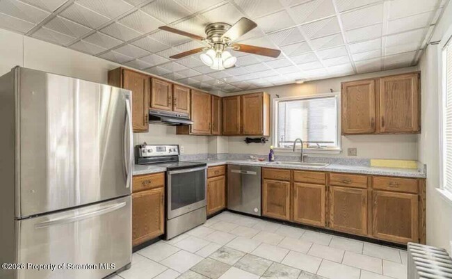 Building Photo - 112 Grove St