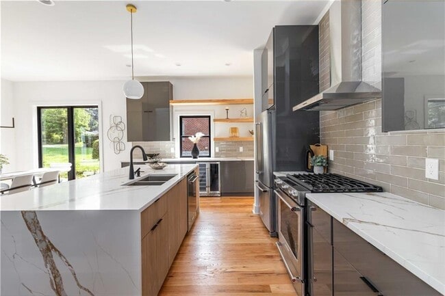 Building Photo - 1554 Columbia Cir