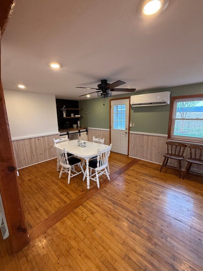 Building Photo - 558 Shippensburg Rd