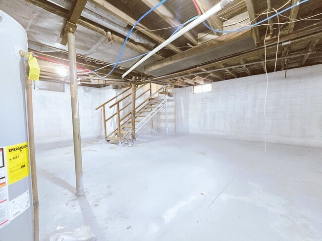 Building Photo - Charming 5-Bedroom House on the West Side ...