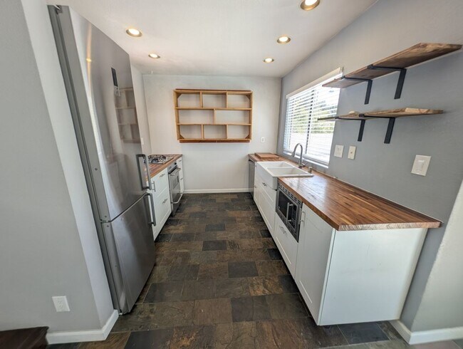 Building Photo - 9509 Lazy River Dr