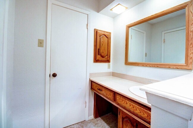 Building Photo - 758 Brighton Ln