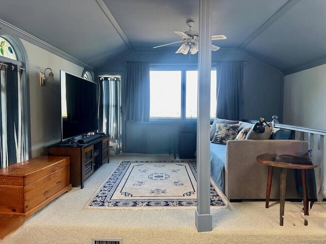 Building Photo - 1357 Olivet St