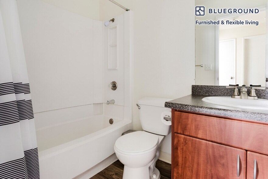 Building Photo - 1600 Villa St