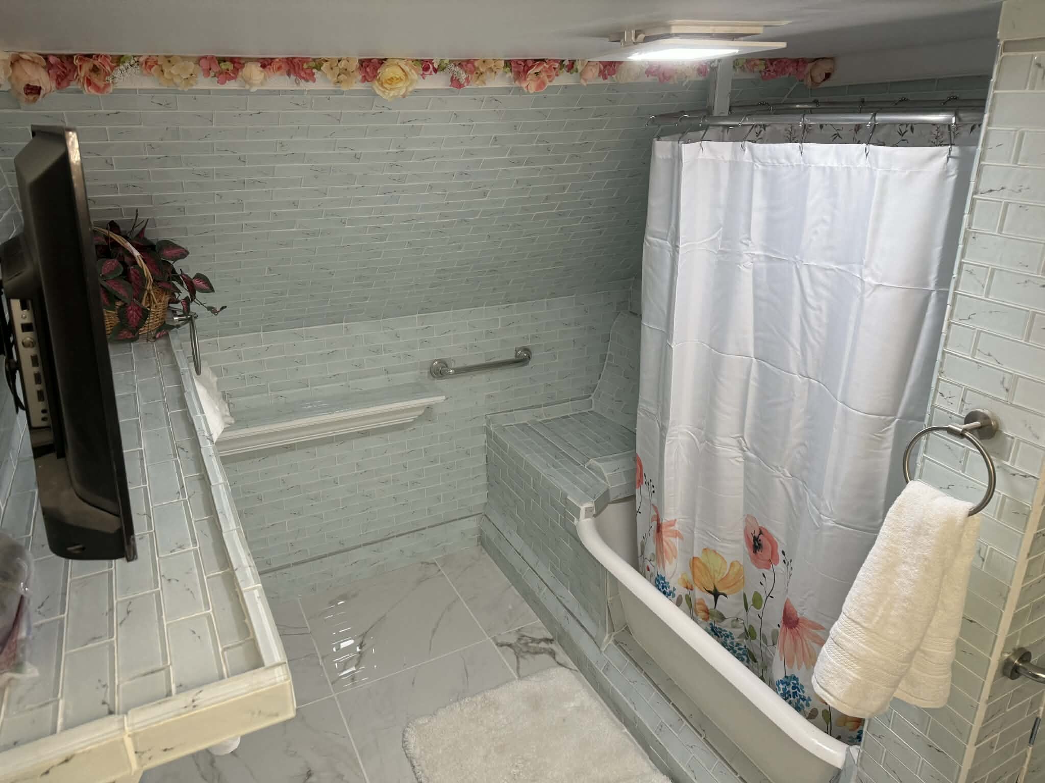 Building Photo - 42 Gage St