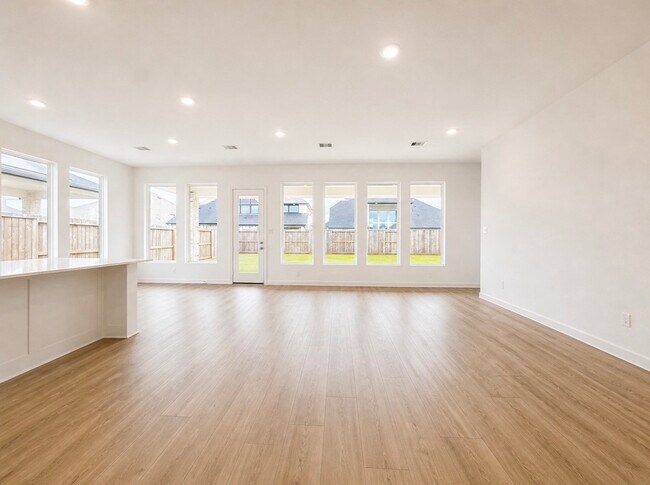Building Photo - 31026 Sun Vly Dr