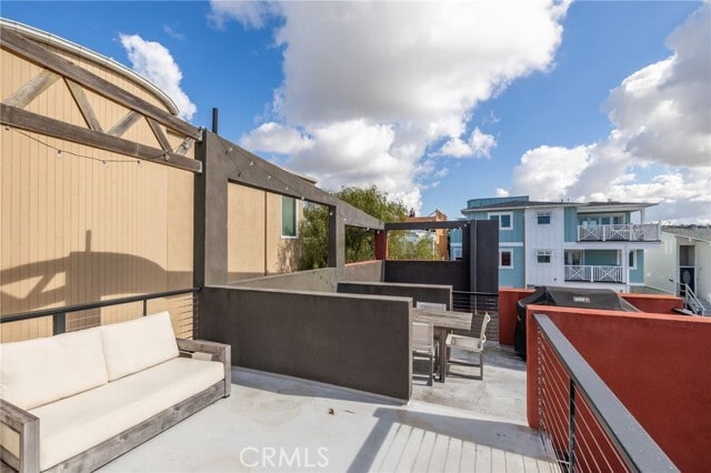 Building Photo - 701 Loma Dr
