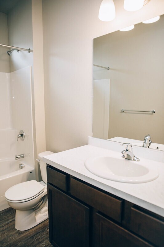 Building Photo - 302 S Marigold Ln