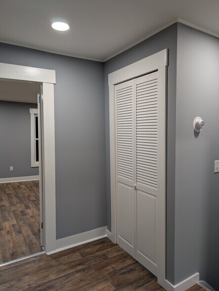 Building Photo - 404 S Barre Rd