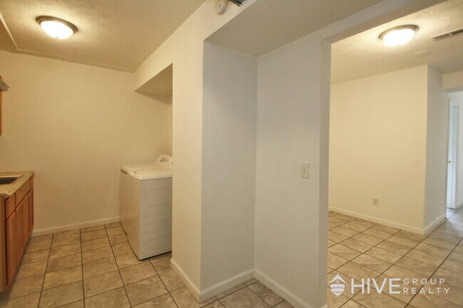 Building Photo - 3-Bedroom, 2.5-Bath Townhouse with Finishe...