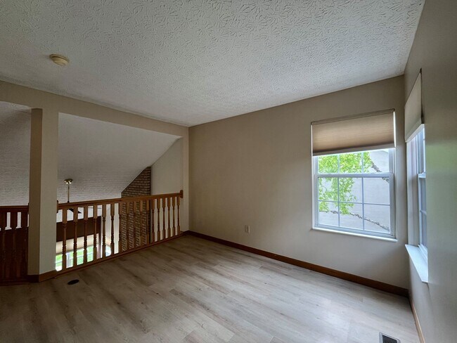 Building Photo - Spacious 3-Bed, 2.5-Bath Home in Desirable...