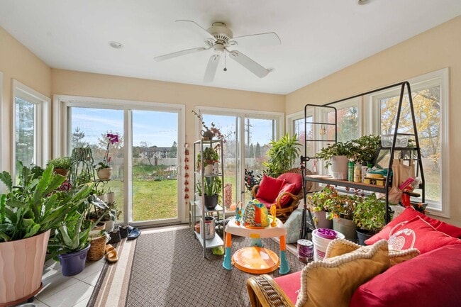 Building Photo - 1853 Wallinford Dr