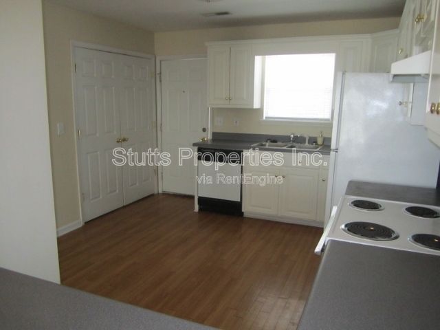 Building Photo - 100 Riverview Way