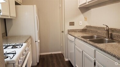 Building Photo - 12206 Alderbrook Dr