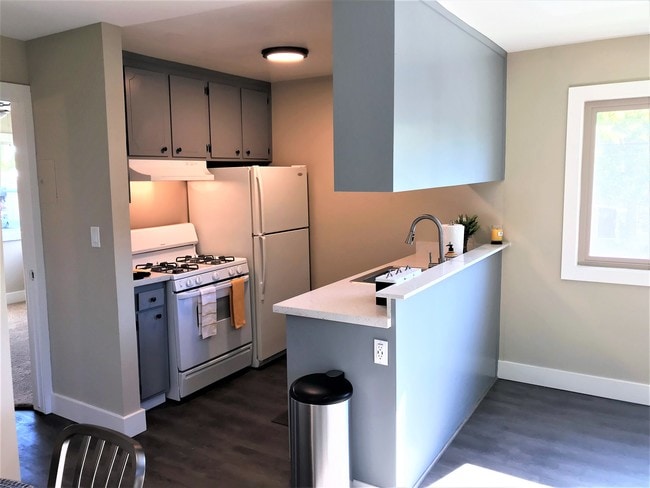 Building Photo - Yosemite Court Apartments