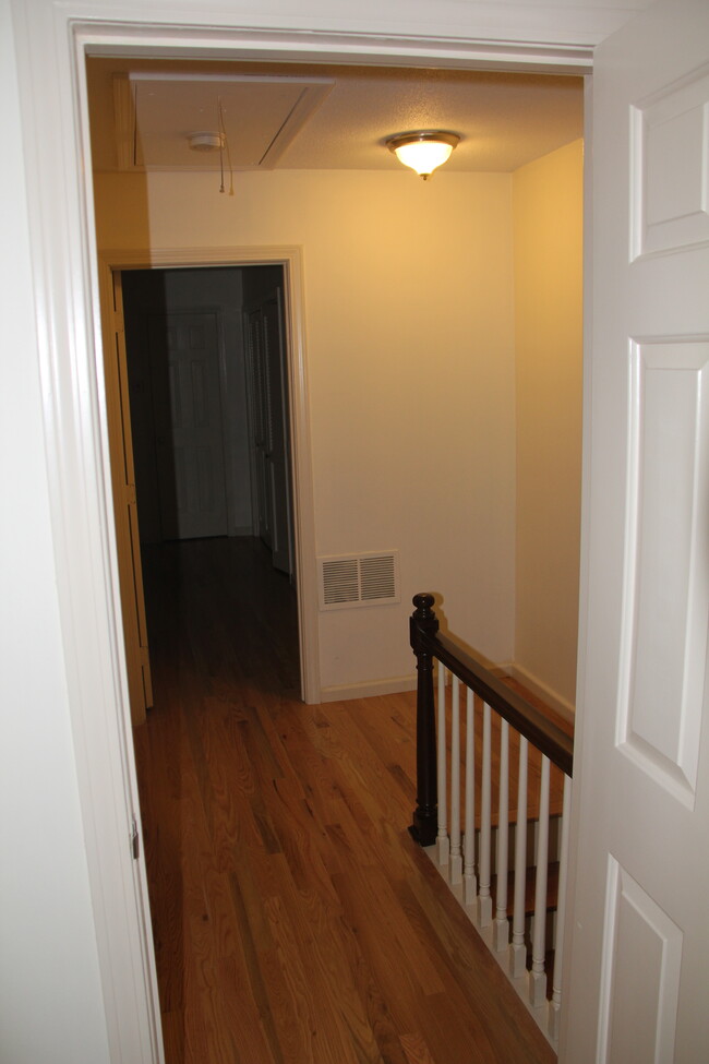 upstairs hallway - 45 Tunxis Vlg