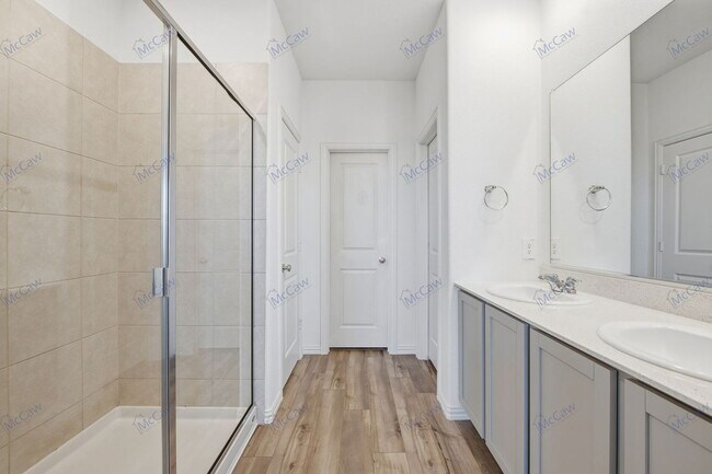 Building Photo - 2528 Starwater Dr