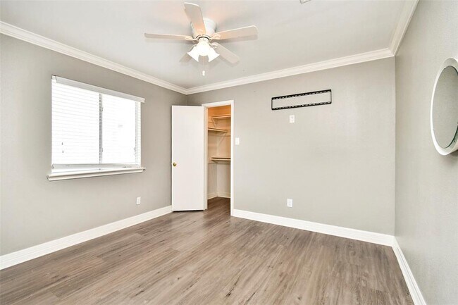 Building Photo - 1430 Acorn Ct