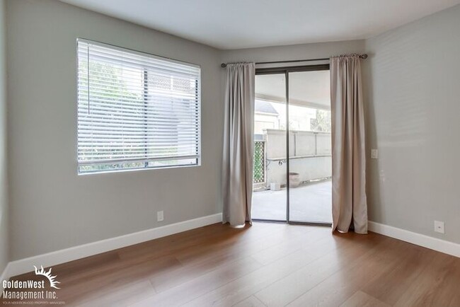 Building Photo - Updated 2Bdm 2Ba Condo in the Creekwood Co...