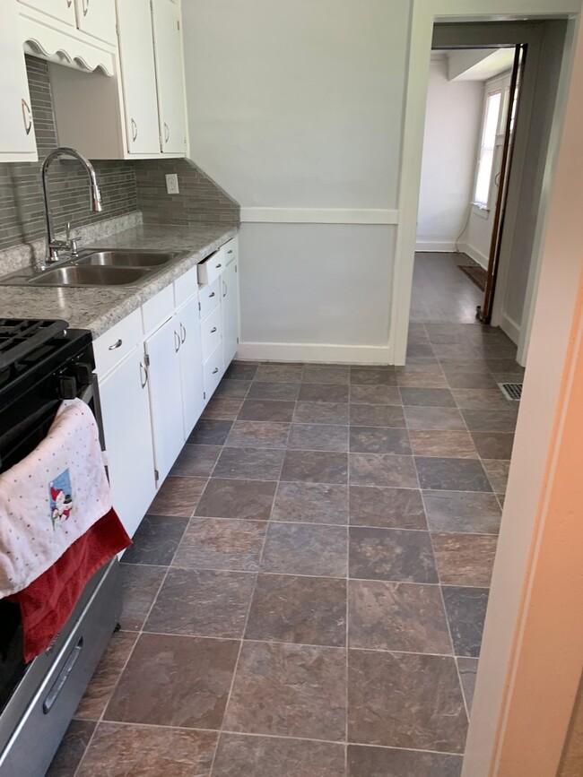 Building Photo - Beautiful 3 Bedroom Home