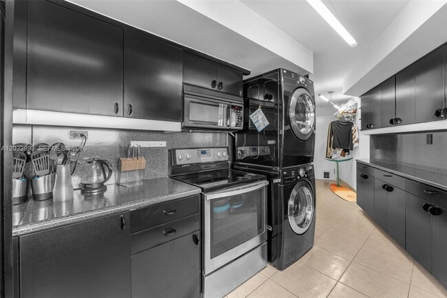 Building Photo - 4925 Collins Ave