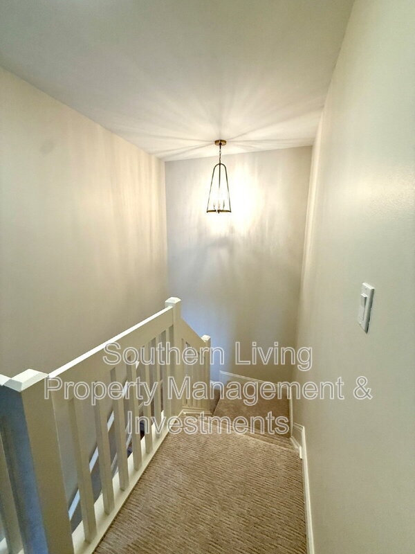 Building Photo - 8811 Roseton Ln