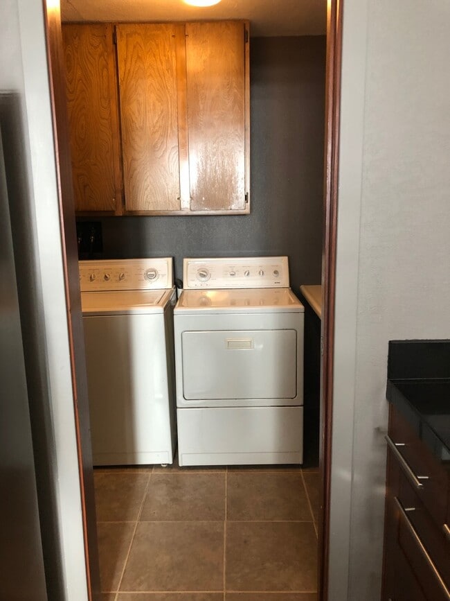 Building Photo - Furnished Short Term Rental!! 2 bedroom 2 ...