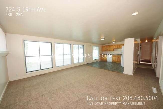 Building Photo - 724 S 19th Ave